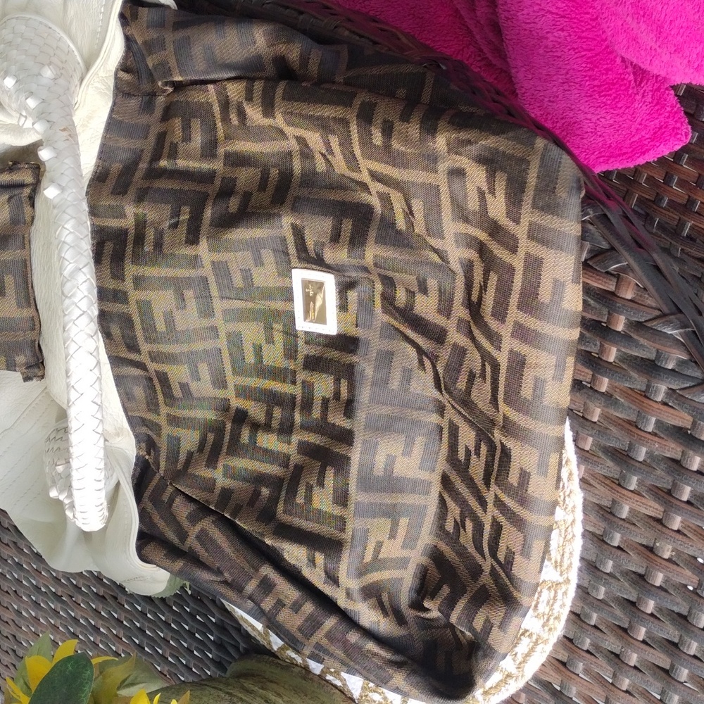 Fendi Spy White Leather Purse 👜. Made in Italy. - Picture 9 of 12